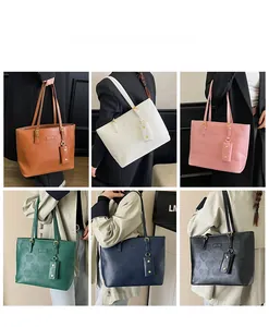 Détail de grands sacs cabas avec motifs cœurs gaufrés présentés en six couleurs variées