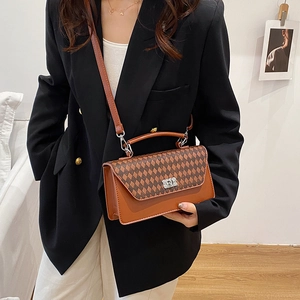 Retro braune Umhängetasche mit Rautenmuster, Diamantschnalle und Metallgriff für Damen