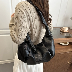 Retro black pleated dumpling bag with large capacity and knotted shoulder strap detail