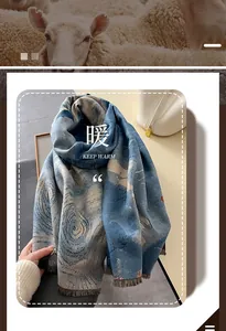 Détail de la texture en tricot abstrait bleu et beige avec de fines franges aux bords