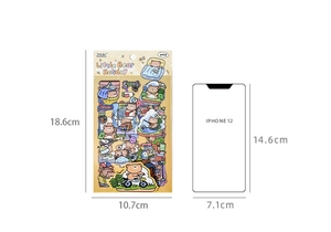 Größenvergleich der Little Bear Holiday Aufkleber mit einem 14,6 cm Smartphone-Referenz