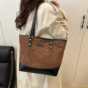 Minimalist large-capacity quilted tote bag in brown suede and black leather patchwork