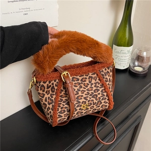 Borsa a Secchiello in Peluche da Donna Stampa Leopardata Borsa a Tracolla in Scamosciato Con Finiture a Contrasto Moda Invernale