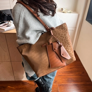Modisches Damen-Tote-Bag-Set mit Leopardenmuster, Schultergurt und kleiner Tasche
