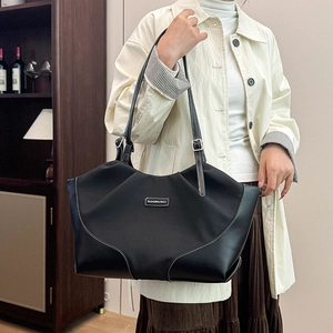 Large vintage black contrast stitch tote bag made of nylon and leather with handle