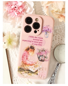 Dettaglio della custodia rosa per iPhone con illustrazione floreale e protezione fotocamera