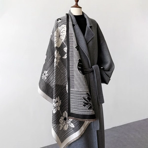 Écharpe châle élégante en imitation cachemire à imprimé lotus avec manteau en laine gris