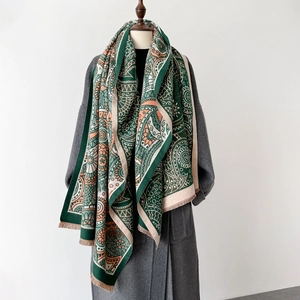 Châle vintage jacquard à cachemire vert avec franges pour tenue d'hiver femme