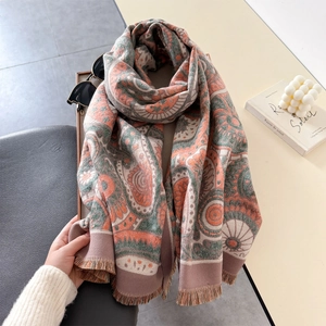 Châle rétro à motif paisley avec pompons colorés et texture jacquard vintage épaisse