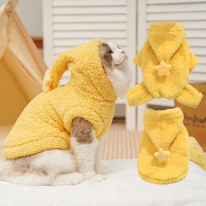 Tuta per cani in pile giallo con stella 3D e cappuccio con orecchie lunghe