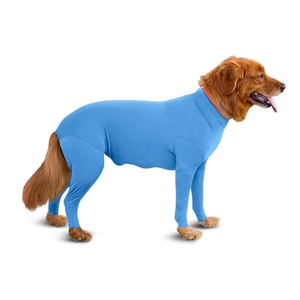 Détail de la combinaison de récupération bleu clair élastique pour grand chien à col roulé