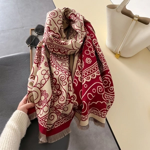 Écharpe rouge foncé en cachemire avec motifs paisley rétro et bords à franges