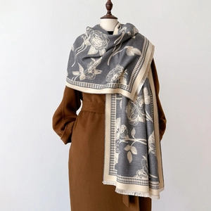 Thick jacquard floral scarf with tassels and houndstooth pattern for winter warmth