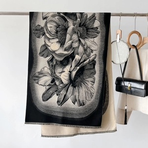 Classic floral cashmere-feel scarf with double-sided black and white vintage flower patterns