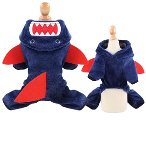 Tuta per cani stile squalo in pile corallo con tessuto felpato blu e pinne rosse
