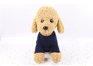Détail d'un pull en polaire bleu foncé pour animal de compagnie avec col montant