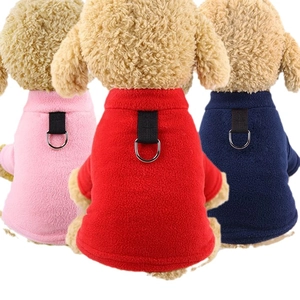 Gilet chaud en polaire pour animaux avec anneau en D en métal en rose, rouge et bleu