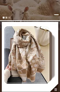Détail de l'écharpe pashmina épaisse à fleurs géométriques et franges en chameau et beige