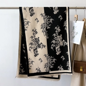 Bamboo print reversible cashmere-feel shawl in black and beige block stitching