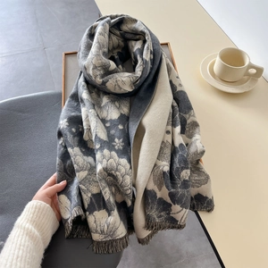 Thick floral jacquard shawl with fringes in gray-blue and beige winter style