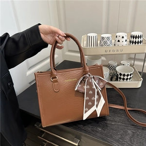 Sac Fourre-tout Femme en Cuir PU Gaufré Serpent Sac à Main Élégant Avec Écharpe Décorative Sac à Bandoulière Polyvalent
