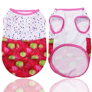 Detalle del chaleco para mascotas de malla transpirable con estampado de pitaya