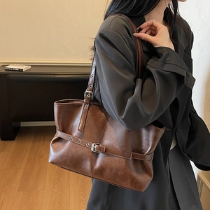 Brown vintage leather tote bag with adjustable shoulder strap for casual commute