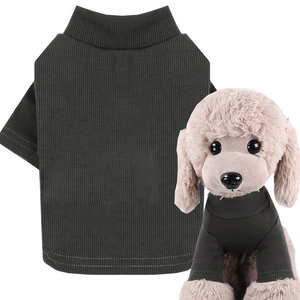 Détail du col roulé rayé vert armée pour animaux avec coutures renforcées et coton