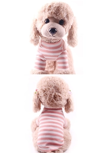Vue avant et arrière du t-shirt rayé rose pour chien en coton avec tricot élastique