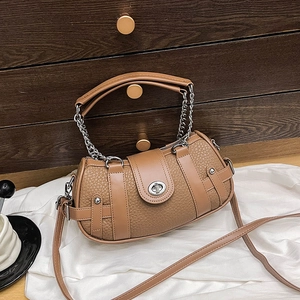 Women PU Leather Crossbody Bag Lychee Pattern Half Moon Shoulder Bag Silver Chain Turn-Lock Retro Chic Motorcycle Style