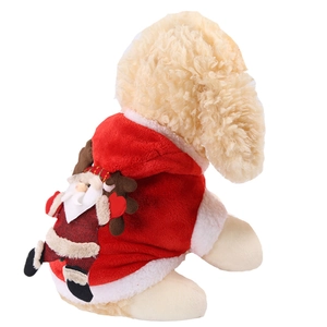 Détail du sweat à capuche de Noël rouge pour animaux avec broderie 3D de Père Noël