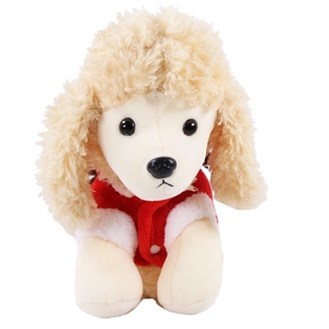 Détail de la texture douce du costume de Noël en flanelle rouge pour chien et chat
