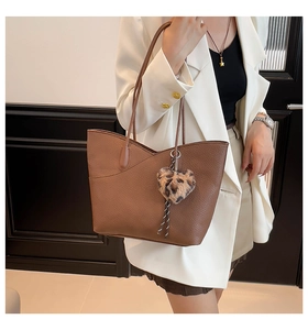 Brown lychee grain leather tote bag with stylish leopard print heart pendant accessory