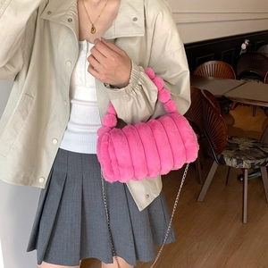 Sac à main cylindrique rose en peluche avec poignée à pompons et bandoulière