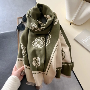 Elegant cashmere-like scarf with green camellia jacquard pattern and fringe edge