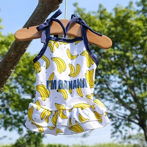 Vestido transpirable para perro con estampado de plátano, lazos azules y borde volantes