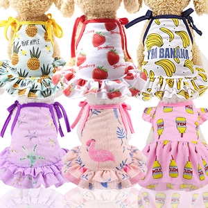 Vestidos de malla transpirable con estampados de fresa y plátano para perros y gatos