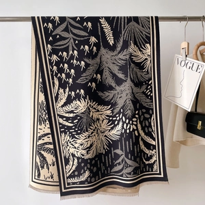 Scialle spesso effetto cashmere con jacquard di foglie di palma e dettagli frange