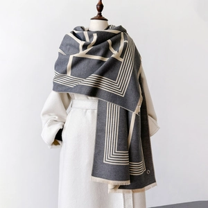 Dicker geometrischer Pashmina-Schal in Grau und Weiß mit feinen Fransendetails