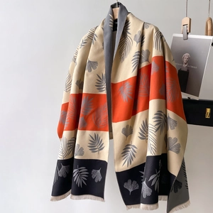 Thick autumn-winter scarf with gingko leaf print and tassels in beige orange and grey