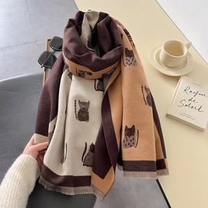 Schal mit Katzenmuster und Fransen in warmen Farbblöcken aus Braun, Beige und Gelb