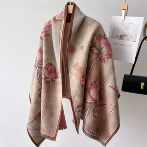 Écharpe élégante motif lotus avec franges, pashmina beige vintage pour femmes