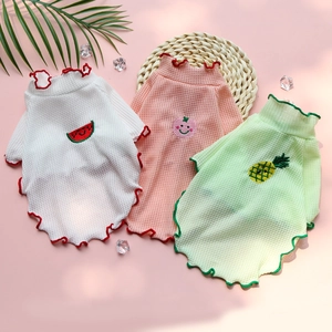 Détails de gilets gaufrés pour animaux avec broderie fruit et bords ondulés