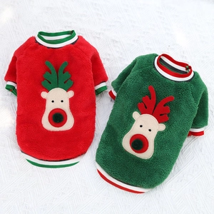 Détail de sweats à capuche pour chien en polaire corail avec broderie cerf de Noël