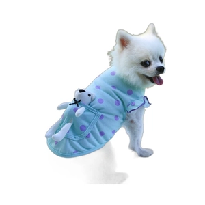Gilet d'été pour chien bleu clair à pois avec un petit ours blanc dans la poche