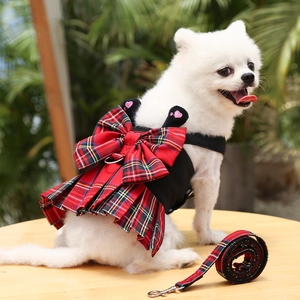 Arnés tipo vestido para perro con diseño de cuadros y lazo incluye correa a juego