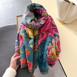 Écharpe florale élégante avec motifs de pivoines bleues et roses et petits franges