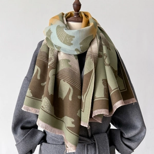 Thick gradient knit cat scarf with tassels for winter warmth and windproof style