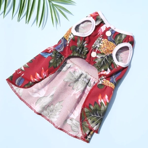 Gros plan sur le tissu en maille respirante et le motif tropical d'ananas de la robe