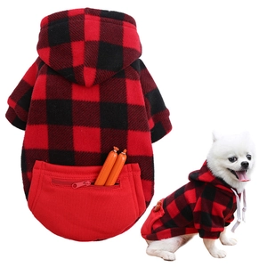 Détail du sweat à capuche écossais pour chien avec poche zippée pour petits animaux